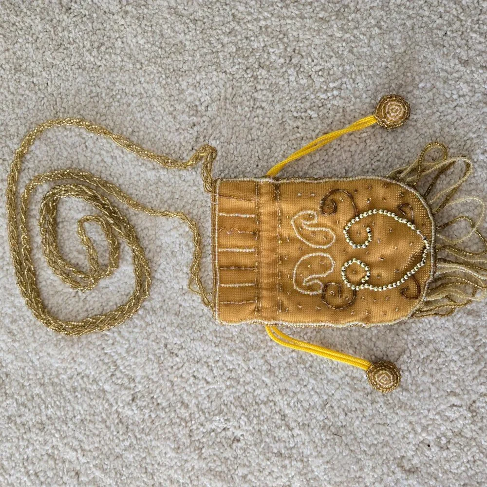 Small gold hand embroidered beaded purse for garden party - Picture 8 of 14